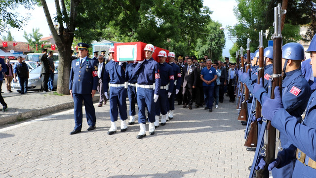 Kalp krizi sonucu ölen uzman çavuşun cenazesi defnedildi