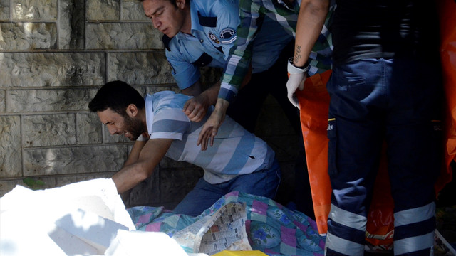 Kamyondan üzerine beton düşen kadın öldü