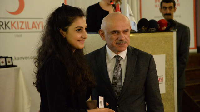 Kan bağışı yapanlara madalya