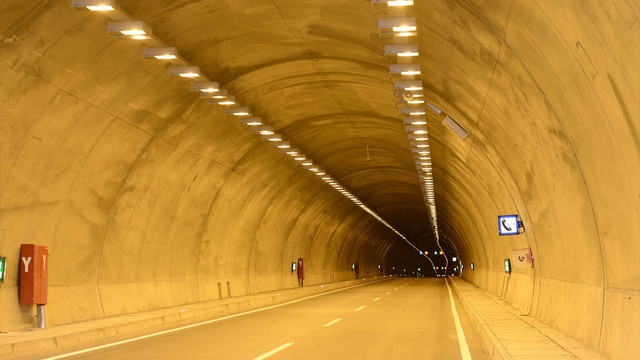 Karahan Tüneli'nden araç geçişleri başladı