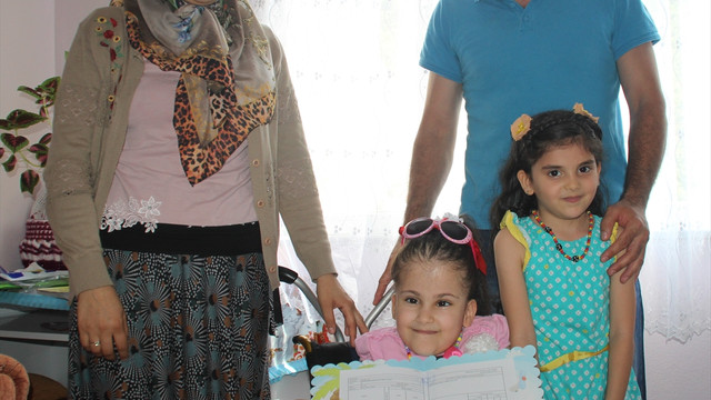 Karnesini alarak engelini aştı