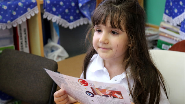 Karnesini vali olan babasının elinden aldı