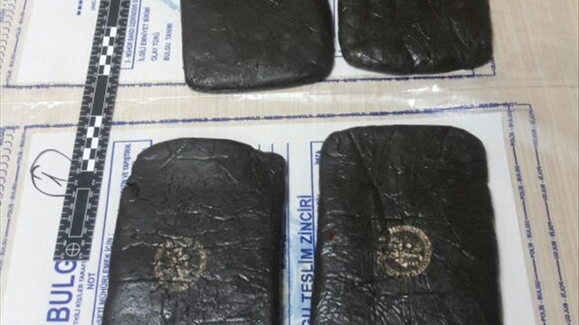 Kars'ta yastık içerisinde uyuşturucu ele geçirildi