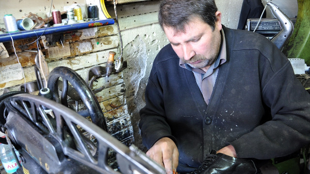 Kayserili ayakkabı tamircisinin 1,5 metrekarelik ekmek teknesi