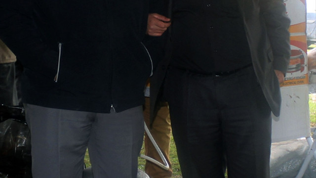 Kestiği ağacın altında kalan muhtar, hayatını kaybetti