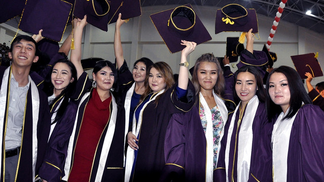 Kırgızistan-Türkiye Manas Üniversitesinde mezuniyet töreni