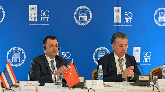 Kırgızistan'da anayasa konferansı