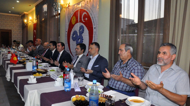 Kırgızistan'da Türk iş adamlarından iftar yemeği