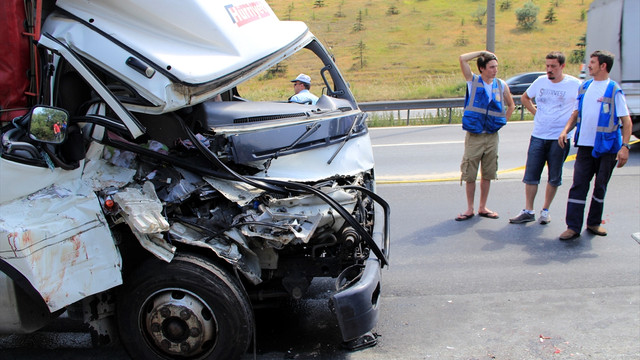 Kocaeli'de trafik kazası: 1 ölü, 1 yaralı