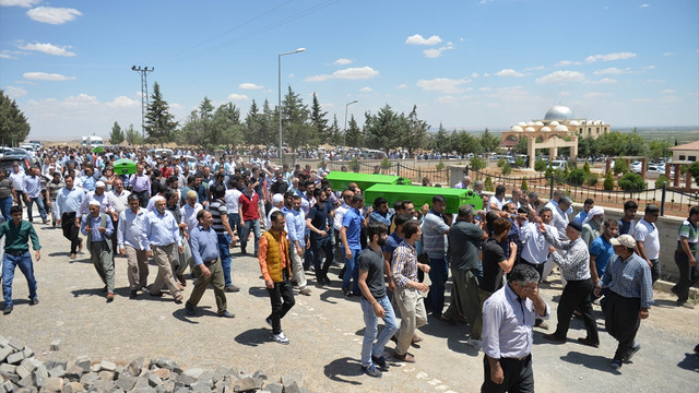 Konyada tır ile minibüsün çarpışmasında hayatını kaybeden 10 kişi defnedildi