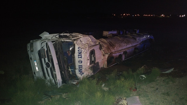 Konya'da yük tankeri devrildi: 1 ölü