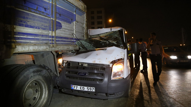 Küçükçekmece'de trafik kazası: 2 yaralı