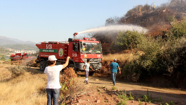 Kumluca'da orman yangını