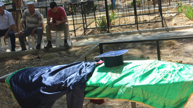 Kuşadası'nda denizde fenalaşan ortaokul öğrencisi öldü