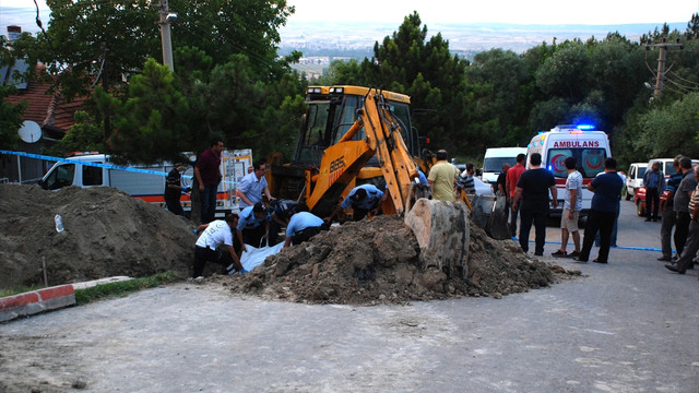 Kütahya'da göçük altında kalan işçi öldü