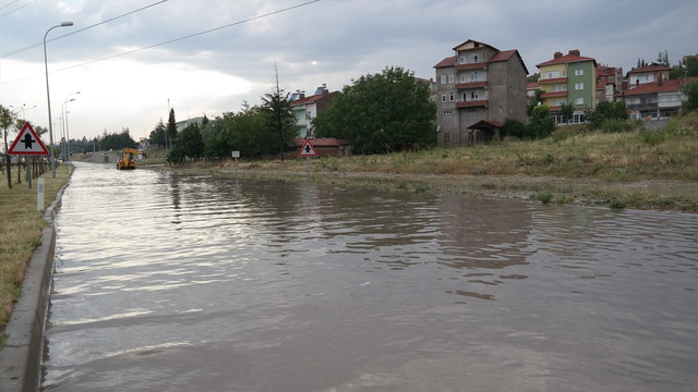 Kütahya'da şiddetli fırtına ve sağanak