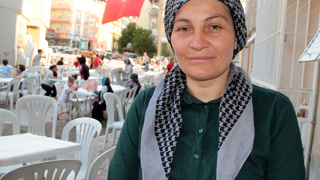 Madenci ağabeyi ve eşi için iftar yemeği