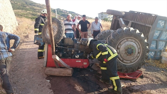 Malatya'da kayısı yüklü traktör devrildi: 1 ölü, 4 yaralı