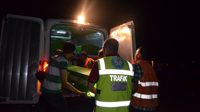 Otomobil şarampole devrildi: 2 ölü, 1i çocuk 2 yaralı