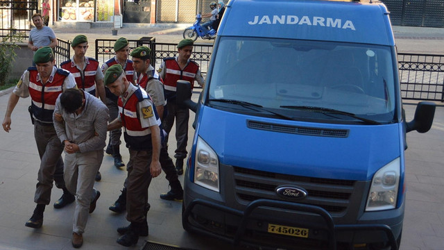 Manisa'da yanan otomobilde ceset bulunması