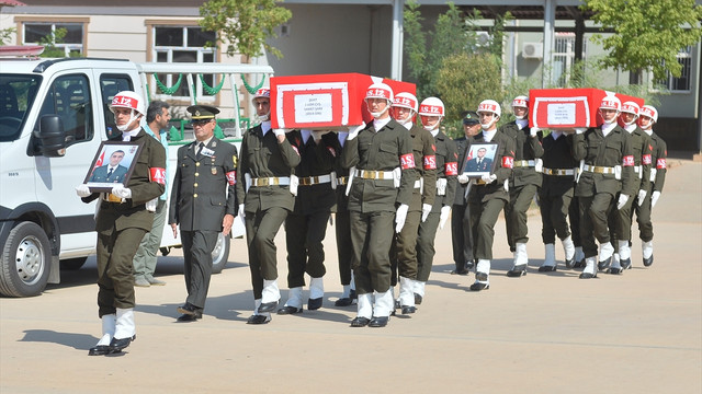 Mardindeki terör saldırısında şehit olan Uzman Çavuşlar son yolculuğuna uğurlandı