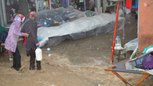 Metrekareye 63 kilogram yağış hasara yol açtı