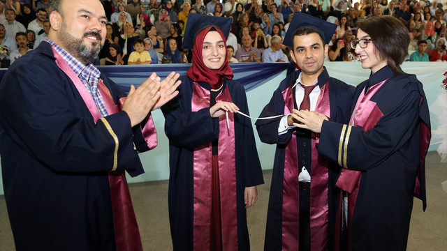 Mezuniyet töreninde sözlendiler