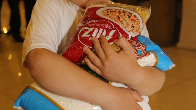 Minik eller ihtiyaç sahiplerine uzanıyor