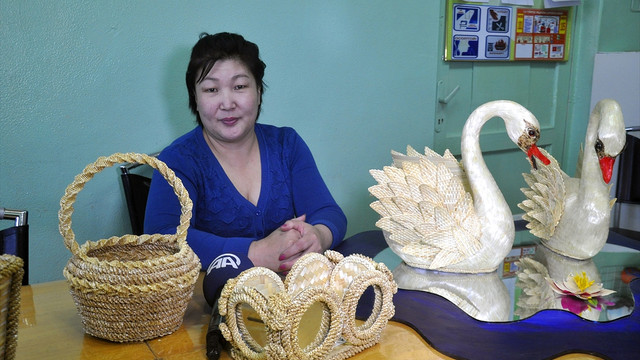 Moğolistan'da buğday sapından sanat