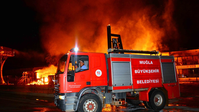 Muğla'da kereste fabrikasında yangın