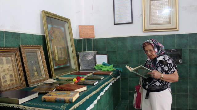 Muhammed Ali için dua ediyor