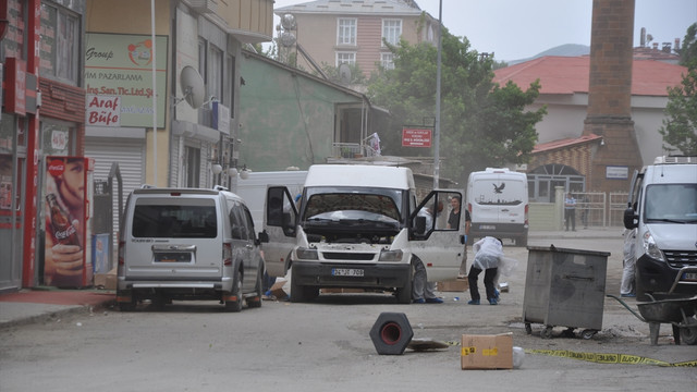 Muş'ta patlayıcı yüklü minibüs ele geçirildi