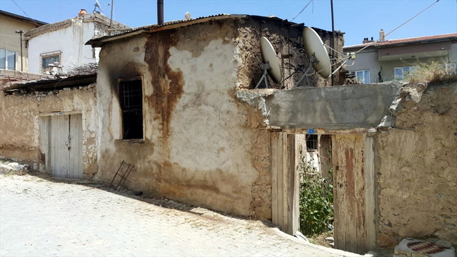 Niğde'de ev yangını: 1 ölü