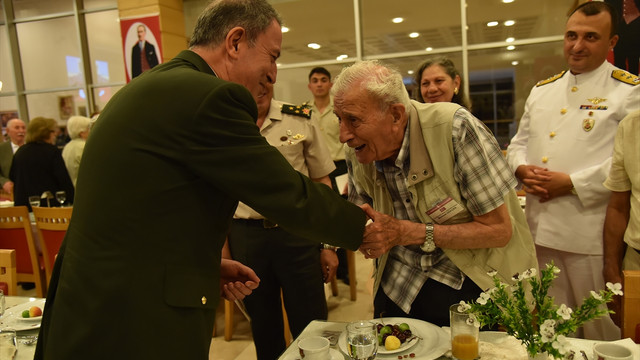 Orgeneral Akar, emekli TSK personeliyle bir araya geldi