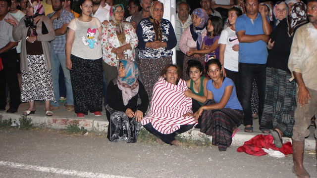 Osmaniye'de midibüsün sulama kanalına devrilmesi