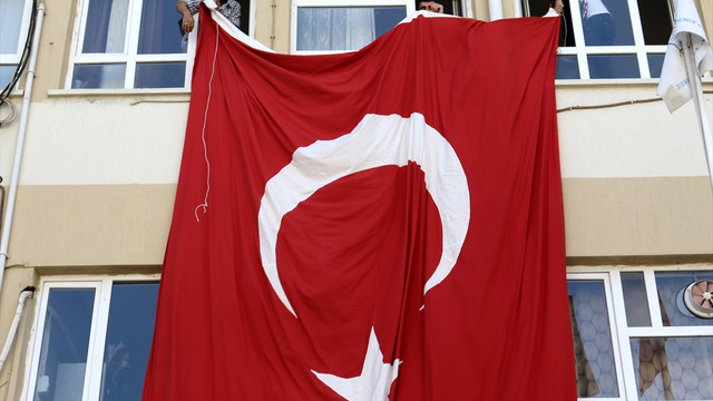 Osmaniye'de midibüsün sulama kanalına devrilmesi