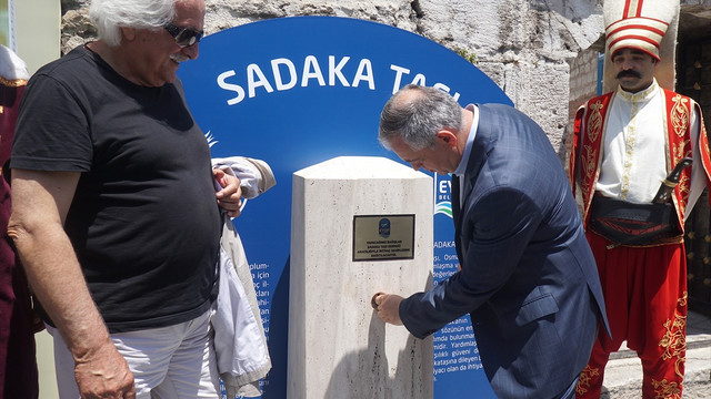 Osmanlı geleneği sadaka taşları Eyüp'te hayat buldu