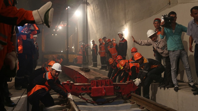 Özbekistan'daki Angren-Pap demiryolu inşaatı