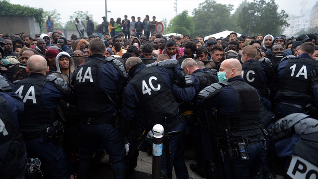 Paris'te sığınmacıların kaldığı park boşaltıldı