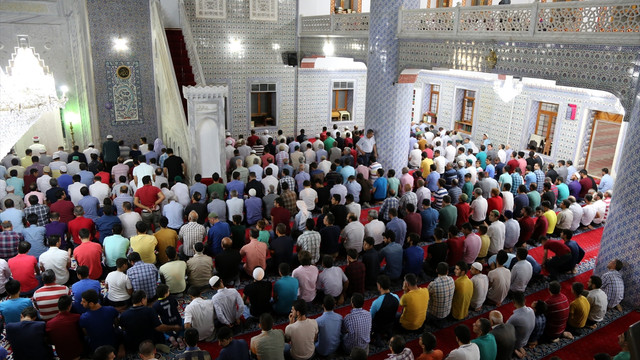 Peygamberler Şehrinde ilk teravih kılındı