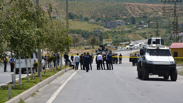 GÜNCELLEME - Polis ekibine saldıran teröristler etkisiz hale getirildi