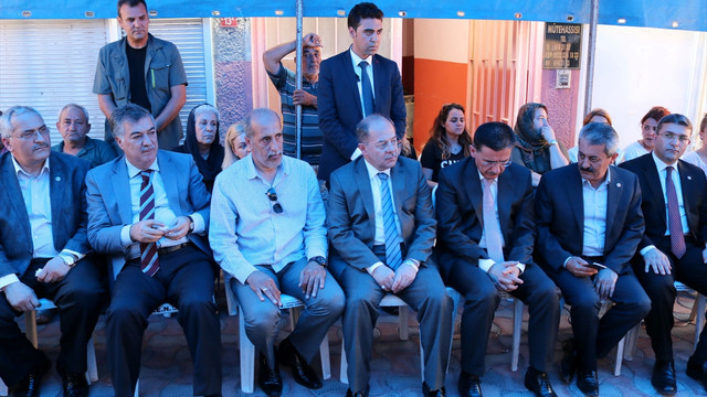 Osmaniye'de midibüsün sulama kanalına devrilmesi