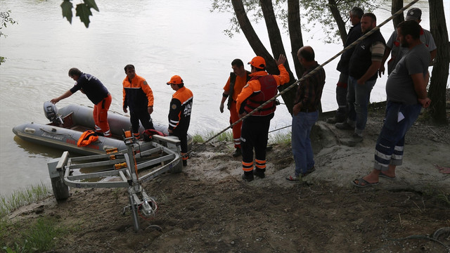 Sakarya Nehri'ne düşen çocuğun kaybolması