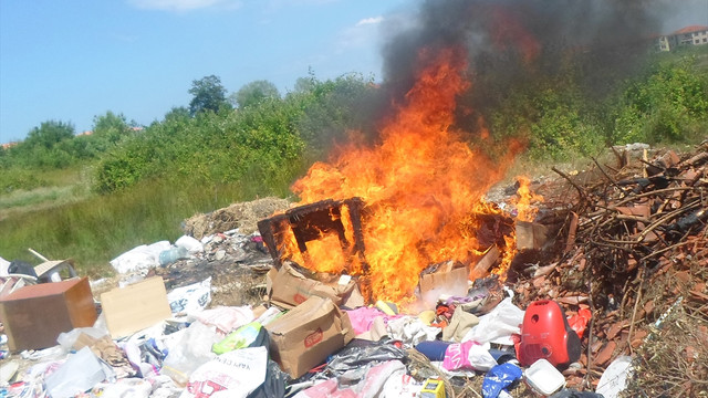 Sakarya'da çöp dolu ev temizlendi