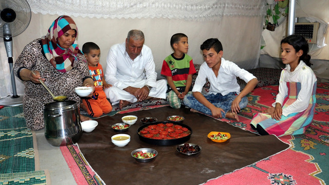 Şanlıurfa'daki çadır kentte ilk iftar