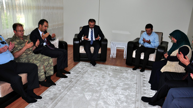 Şehit ailesine alınan evin tapusu teslim edildi