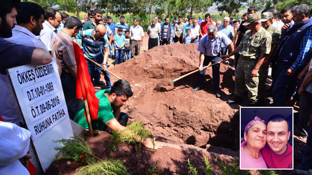 Şehit annesi oğlunun yanına defnedildi