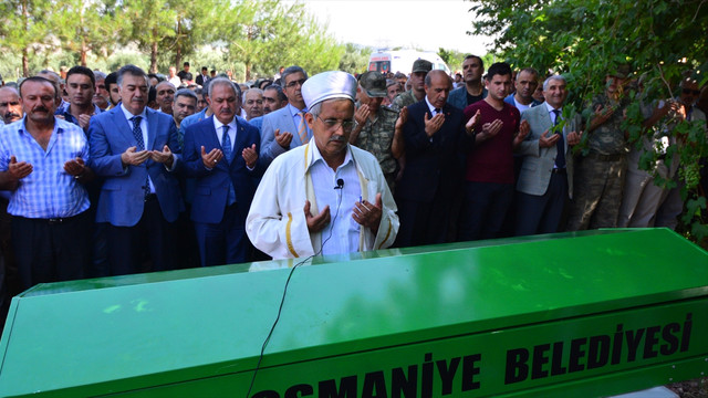 Şehit annesinin cenazesi, oğlunun yanına defnedildi