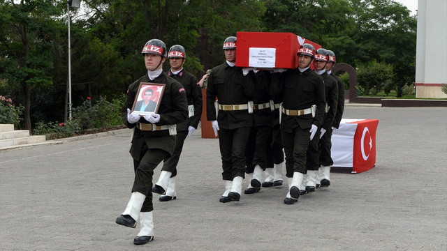 Şehit köy korucusu için tören