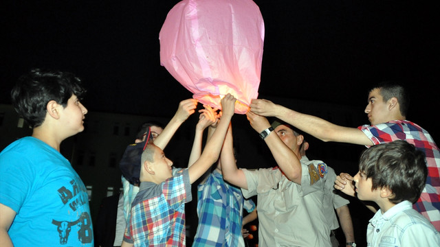 Şehit ve gazi çocuklarından dilek feneri